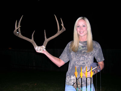 Bowhunter Nicole Ellis takes lead in women�s archery contest